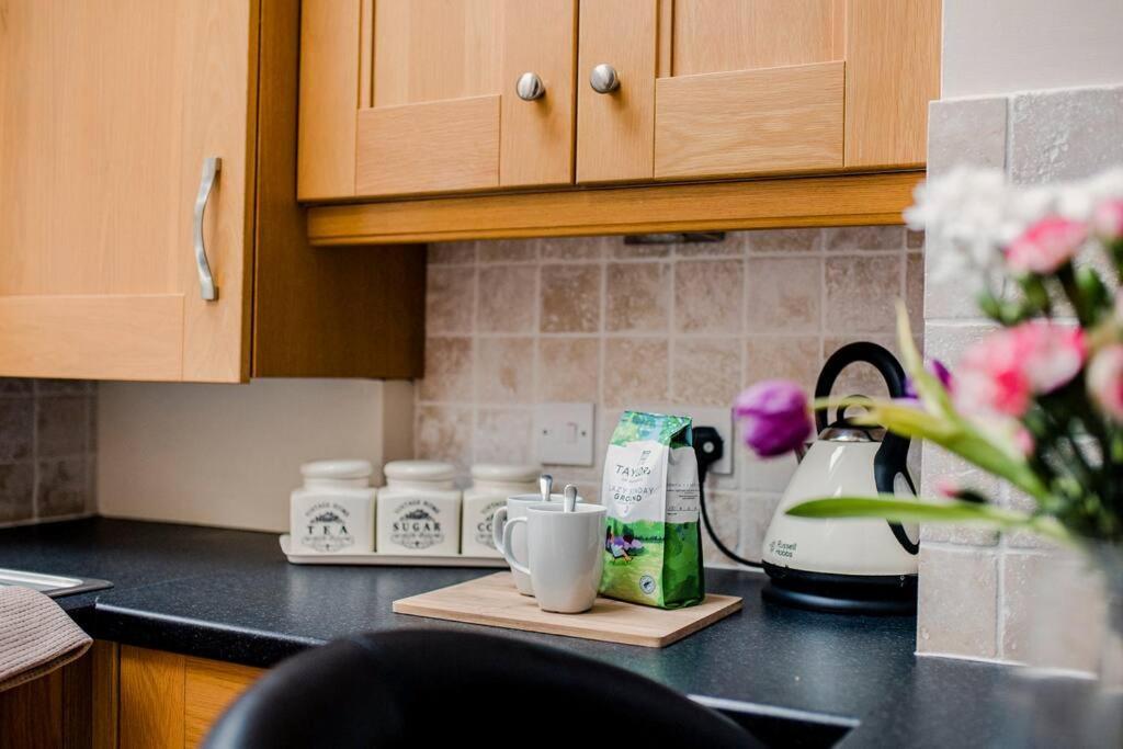 Sleeps 5 - 3 Bedrooms - Walk To The Square Hosted Happy Valley Cast Hebden Bridge Exterior photo