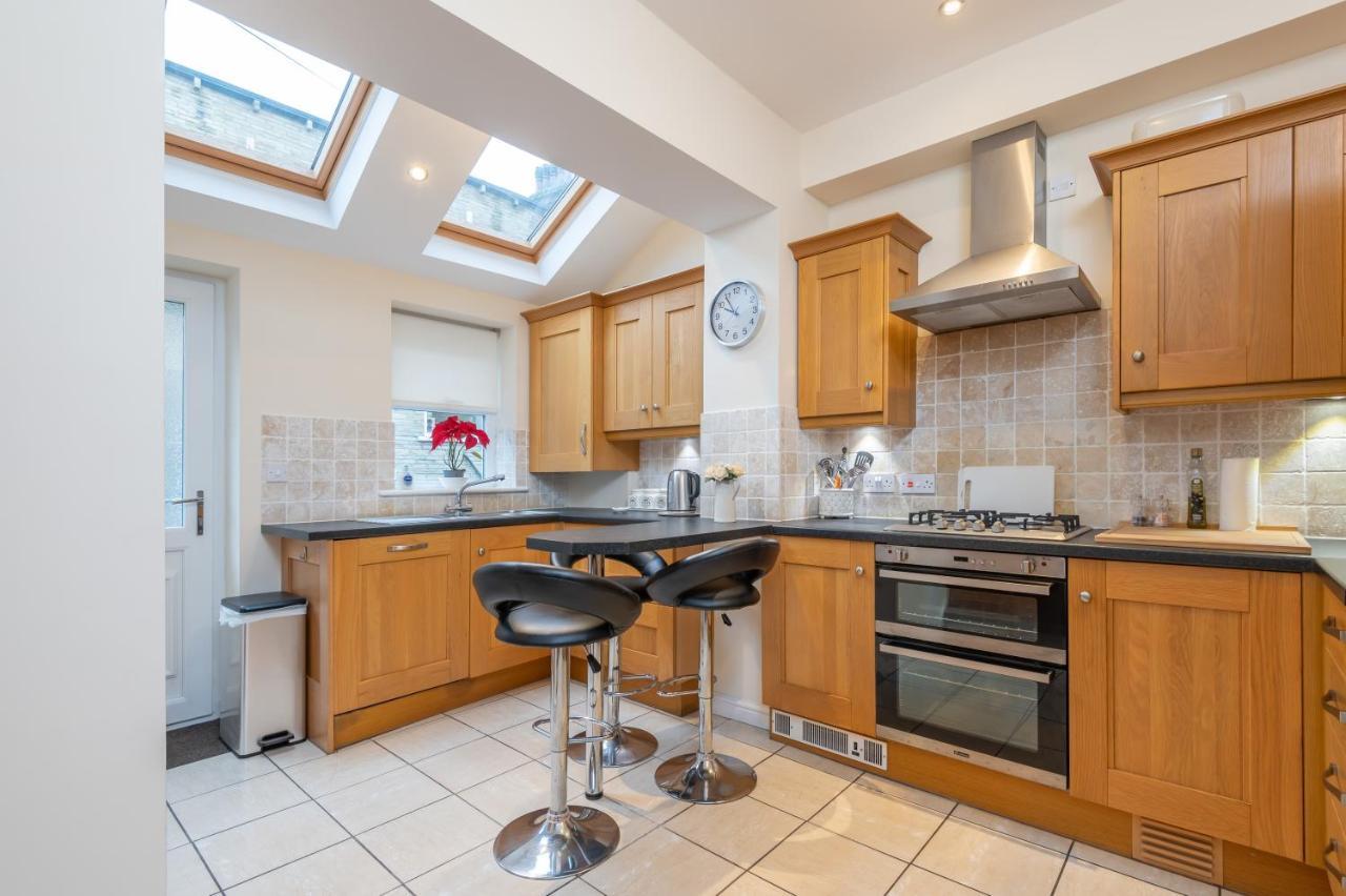 Sleeps 5 - 3 Bedrooms - Walk To The Square Hosted Happy Valley Cast Hebden Bridge Exterior photo